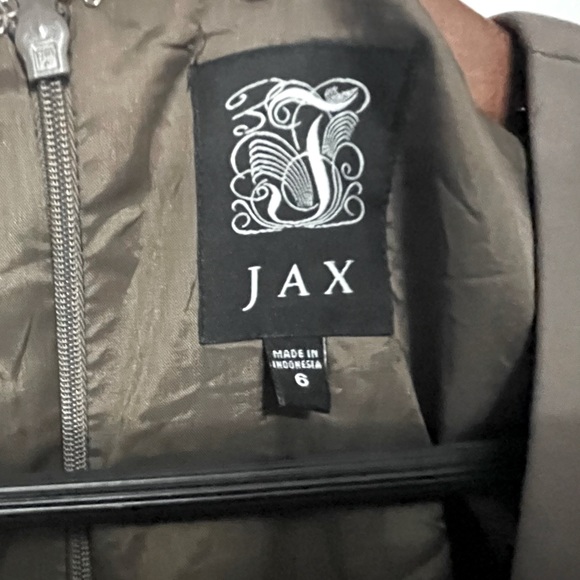 Taupe Dress with Pockets!! - Picture 3 of 6